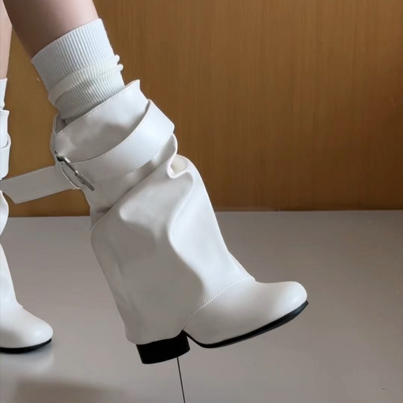 أحذية نسائية جديدة من الجلد بت - مراجعة Leather Classic Strap وسعره